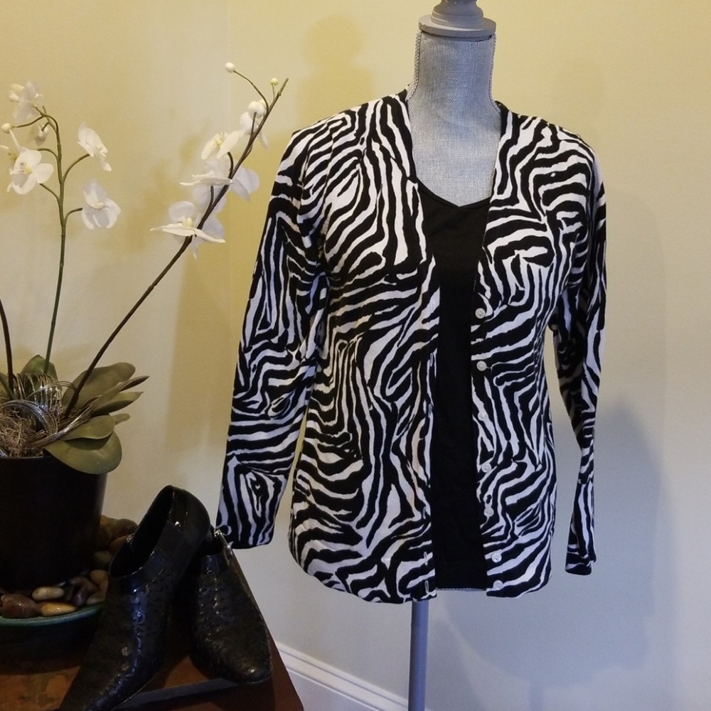 Ann Taylor oft animal print sweater petite Med
